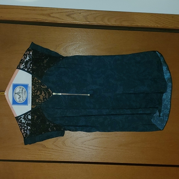 CLEARANCE SALE! Express Short Sleeve with lace back - Picture 1 of 3